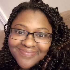 Meet your Posher, Claudia